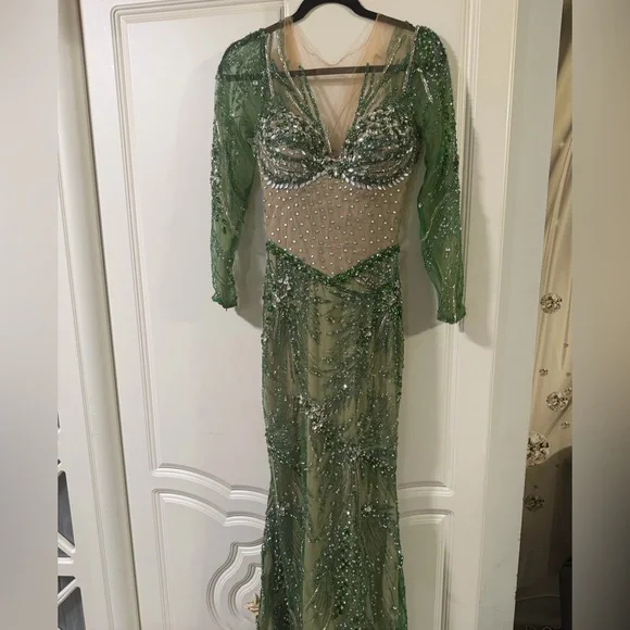 Elegant Green Beaded Evening Dress - Picture 2 of 7